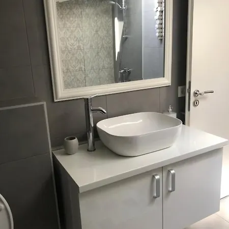 Laguna Apartment